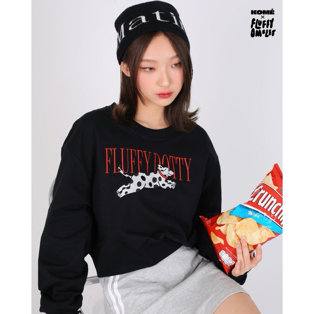 Kome girl ส่งต่อ (ใส่1ครั้ง) 𝖥𝗅𝗎𝖿𝖿𝗒 𝖽𝗈𝗍𝗍𝗂𝗇𝗀 𝗌𝗐𝖾𝖺𝗍𝖾𝗋 สเวตเตอร์ สีดำ เสื้อกันหนาว