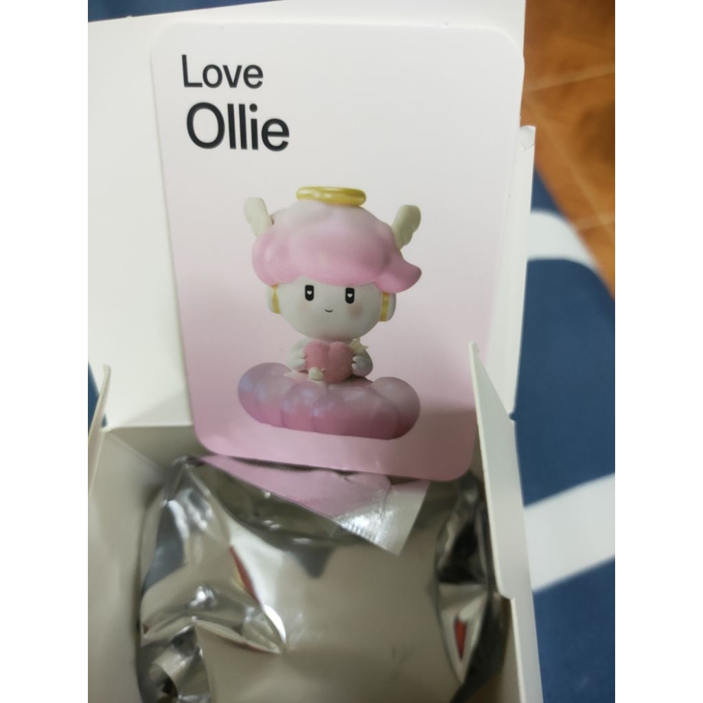 art toy Ollie ตัวสีชมพู ยังไม่แกะห่อ