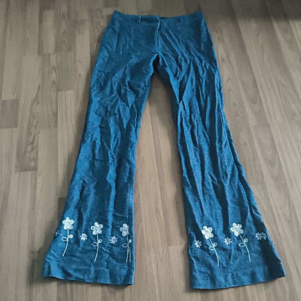 กางเกง สียีนส์ ผ้านิ่ม ขาม้า ขากระดิ่ง ขาบาน ไม่ยืด แบรน chaps sz.m มือสอง ไม่มีตำหนิ ปักดอกไม้ น่าร