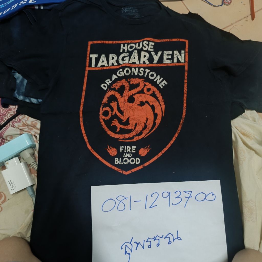 Game of thrones สภาพ​ 80 สกรีนดีไซด์ป้าย M อก 19 ยาว 28ตำหนิไม่มีส่งลบ. 30 Ems 50Line teemanu7IG tee