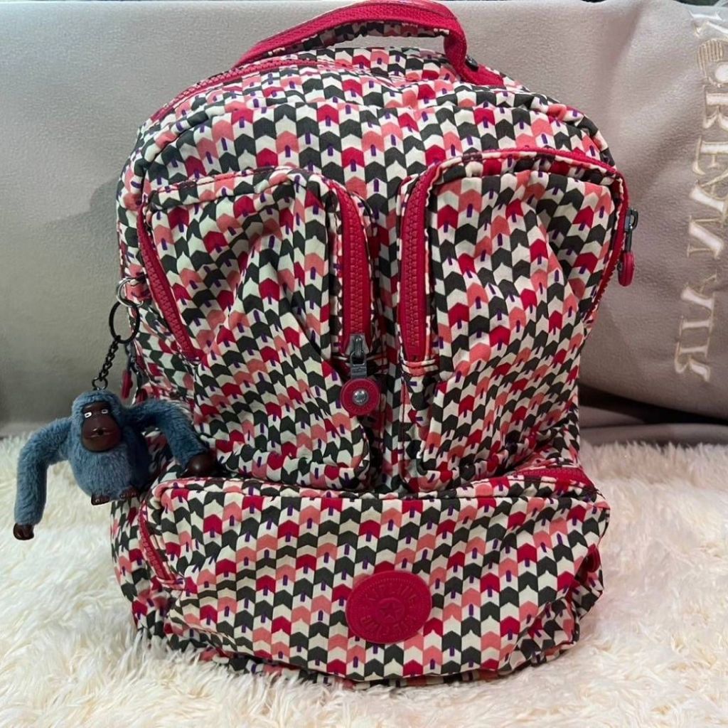 Kipling Seoul Backpack – กระเป๋าเป้แฟชั่นลายกราฟิก รุ่น Seoul (มือสอง สภาพดี)