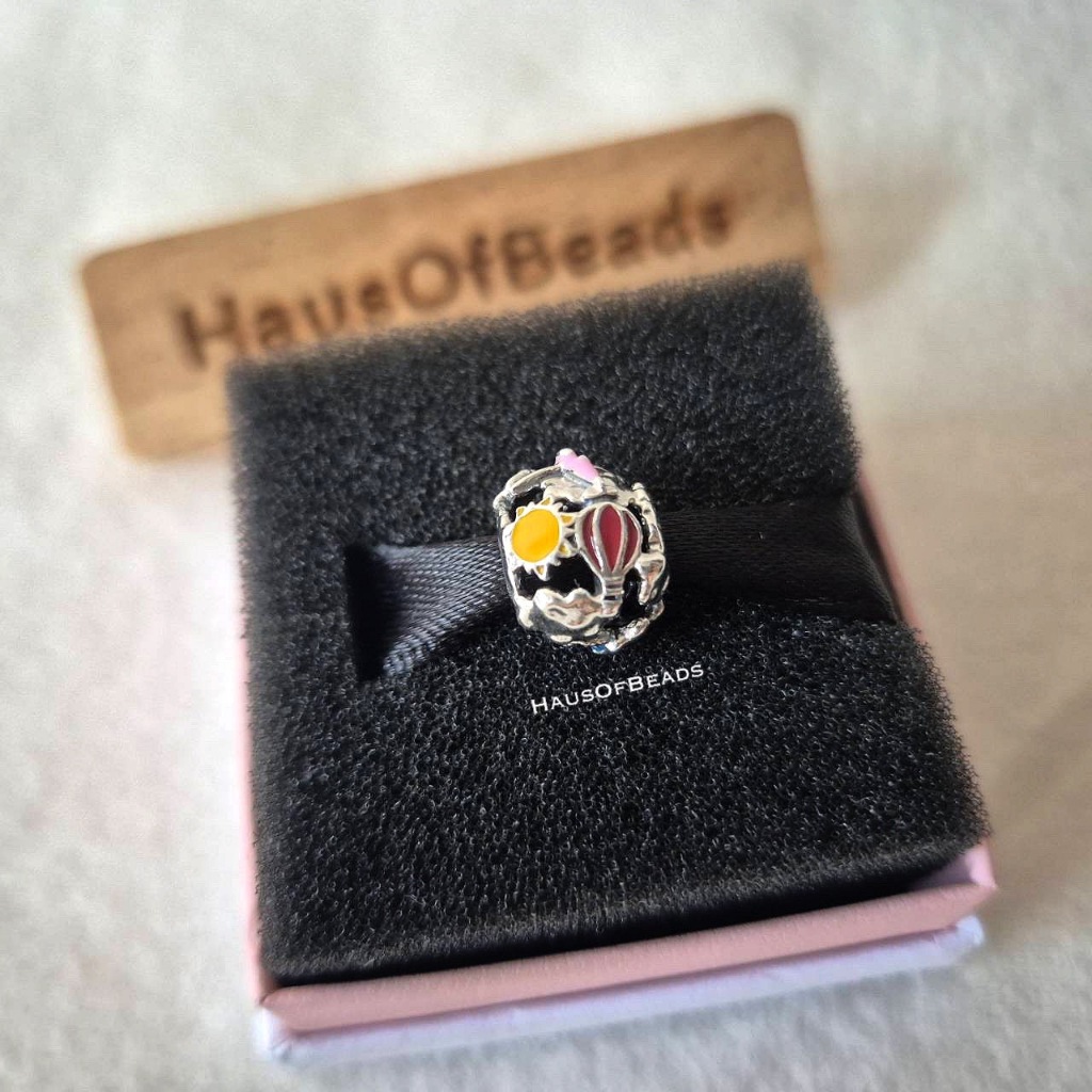 ⭐️ สินค้าแท้ 100% พร้อมกล่อง ⭐️ ชาร์มกำไลข้อมือ Fly Away Rainbow Sky & Travel