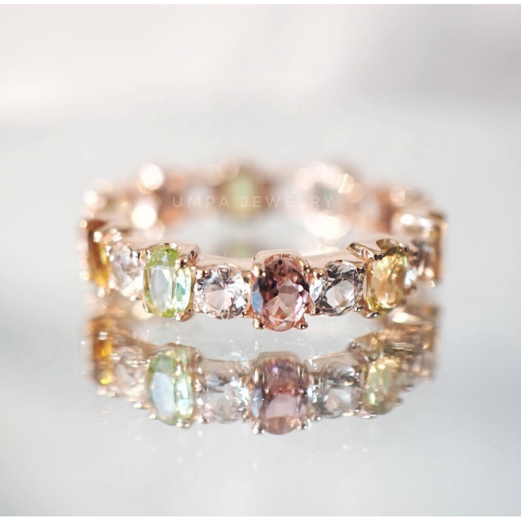 แหวนพลอยรอบนิ้วทรงไข่สลับกลม