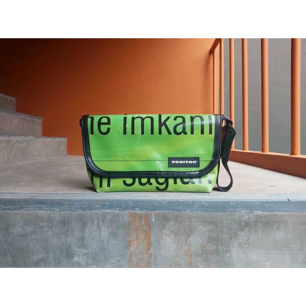 Freitag Hawaii เขียวอักษร