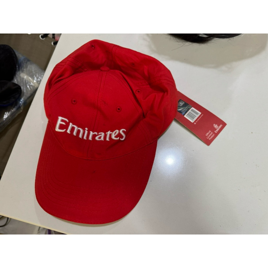 🧢✈️ หมวก Emirates “Fly Better” ของแท้จากสายการบินหรูระดับโลก