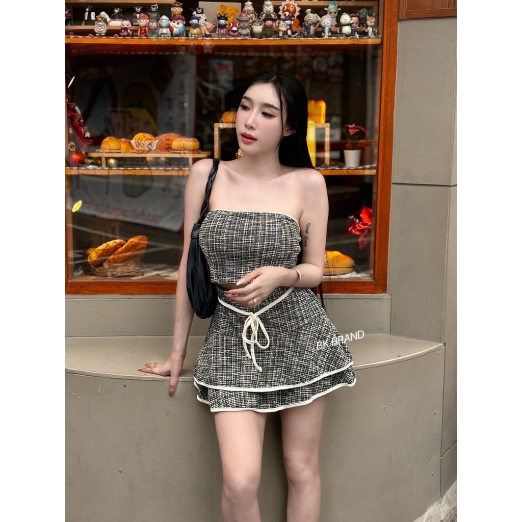 🍭🌷งานเซตเกาะอกผ้าชาแนล 🌷🍭  🏷️BK BRAND   🌟🌷งานเซตเกาะอกแต่งกุ้นสม็อคหลัง งานเสริมฟองน้ำ กระโปรงชั้นแต่งกุ้นเชือกผู