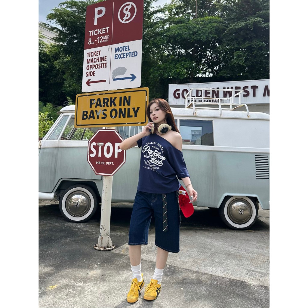 เสื้อปาดไหล่ เสื้อยืดผู้หญิง ทรงหลวม เข้ากับทุกสไตล์ได้ พิมพ์ลาย แฟชั่น เกาหลี เสื้อยืดวินเทจ สกีนลาย มินิมอล คอกว้างXXL - รูปที่ 6