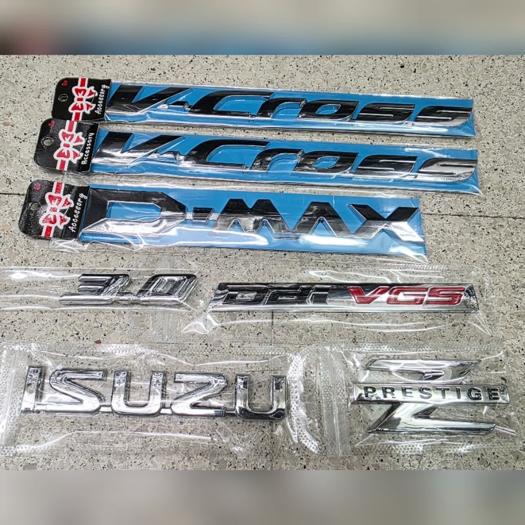 โลโก้ Isuzu รอบคัน ชุด Vcross และชุดติดท้าย