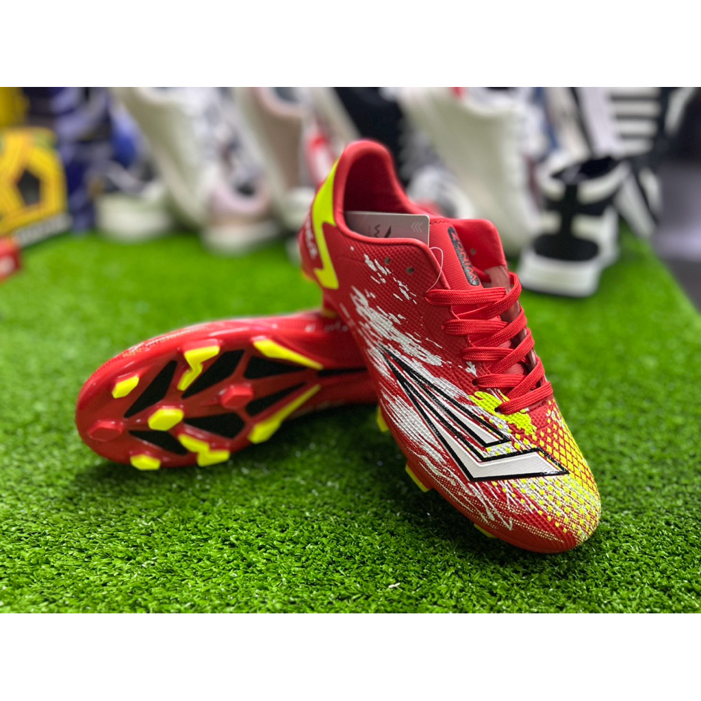 {รับประกันสินค้าของแท้100%} รองเท้าฟุตบอลสตั๊ด Wingz Model WZ1712 New Color สีแดง