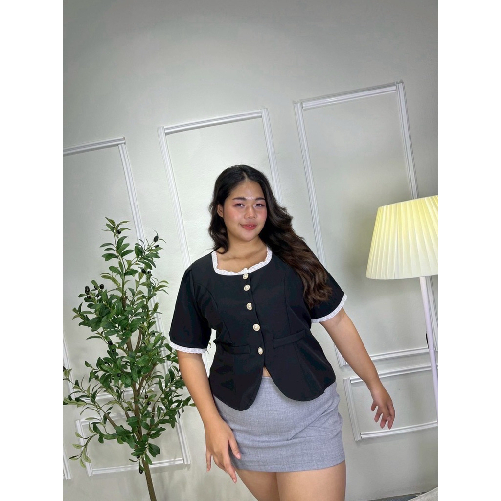 B40 เสื้อแขนสั้นคอเหลี่ยมแต่งลูกไม้ กระดุมเพชร น่ารักคิ้วๆเหมาะกับสาวอวบ