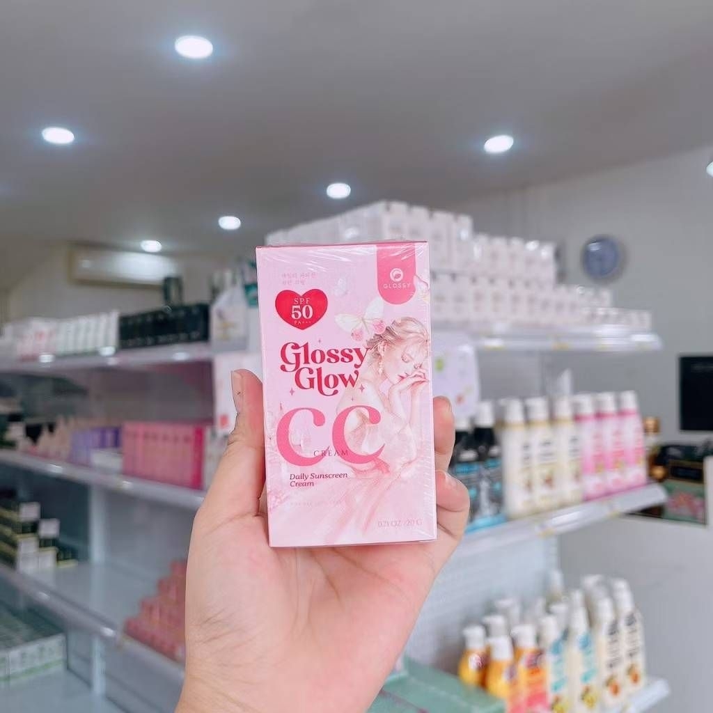 GLOSSY GLOW (พร้อมส่ง) กันแดด ผสมรองพื้น CC CREAM เนื้อบางเบา