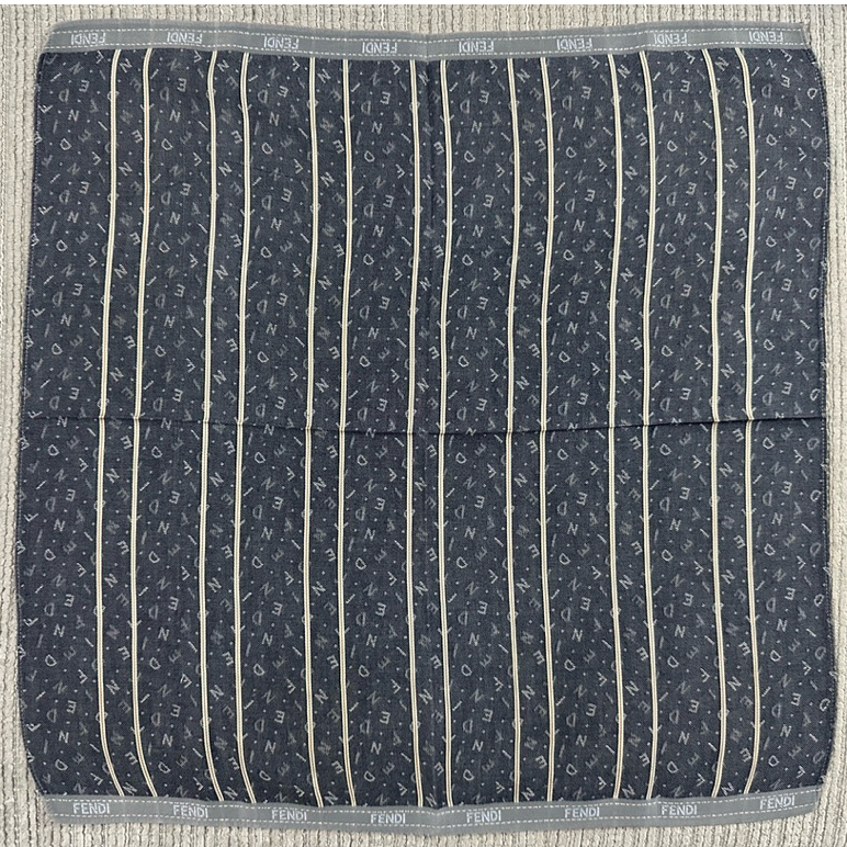 Fendi ผ้าเช็ดหน้ามือสองของแท้