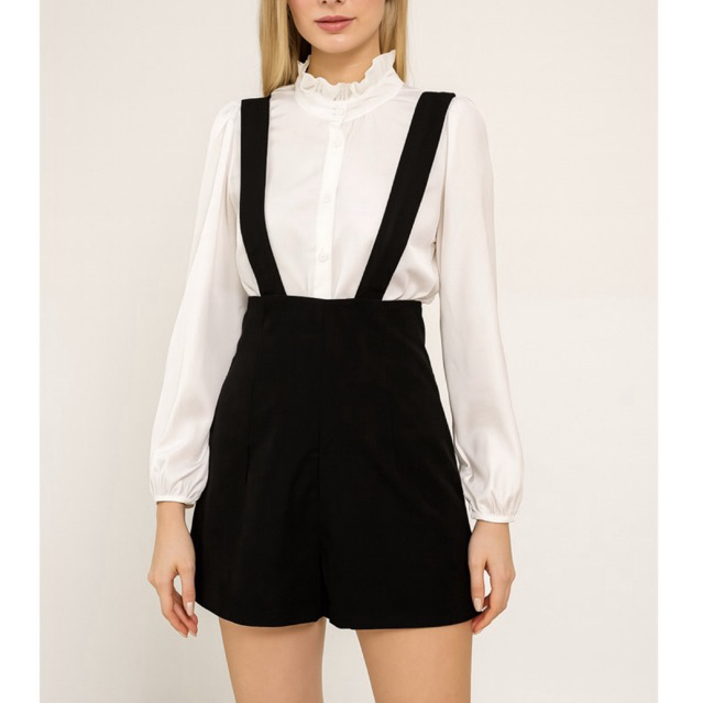 nida 🖤🤍 ชุดเซต 2 ชิ้นสุดคิ้วท์ สไตล์สาวเกาหลี 🤍🖤 เสื้อเชิ้ตคอระบายผ้าซาติน + เอี๊ยมขาสั้นสีดำทรงสวย