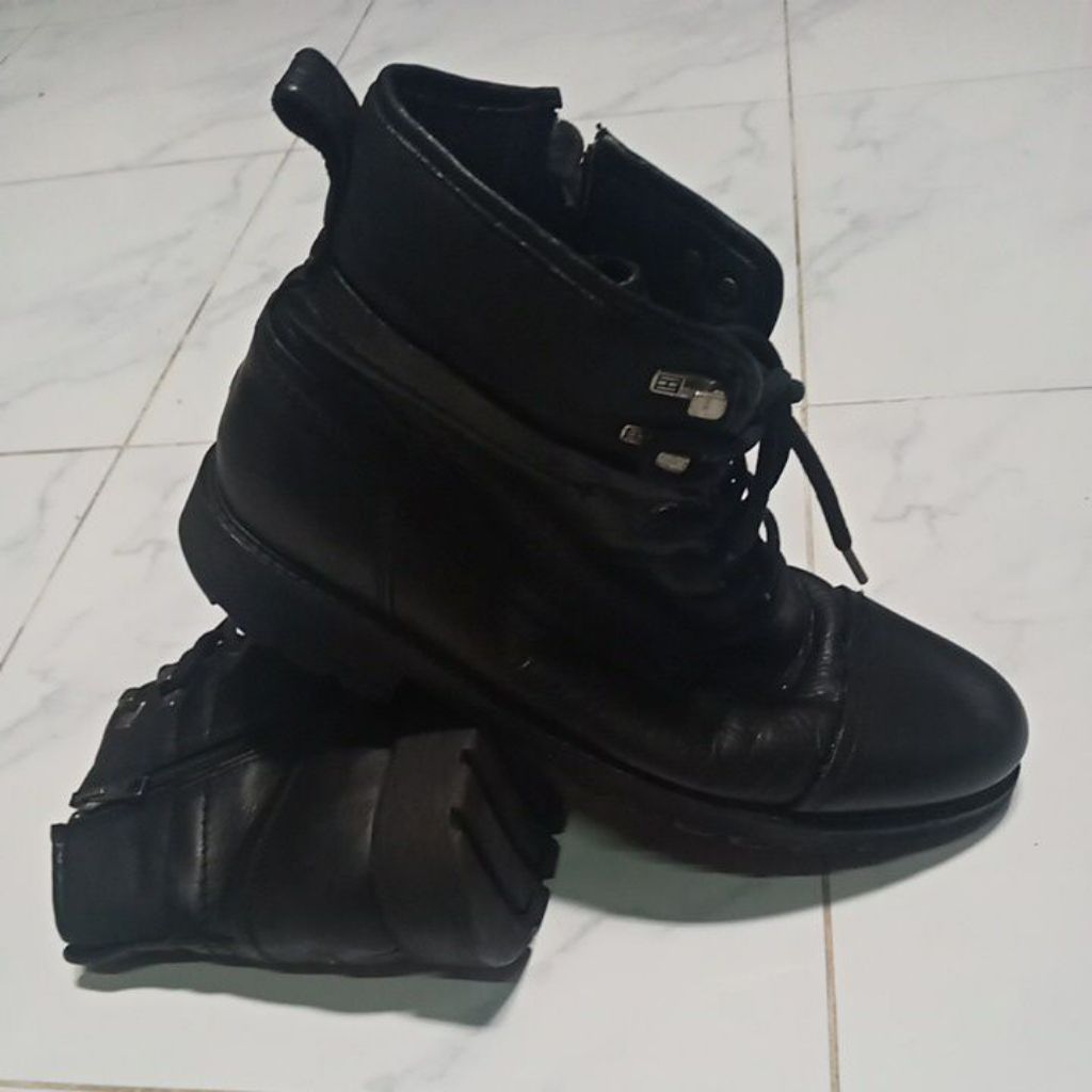 รองเท้าบูทหุ้มข้อ Tommy Hilfiger