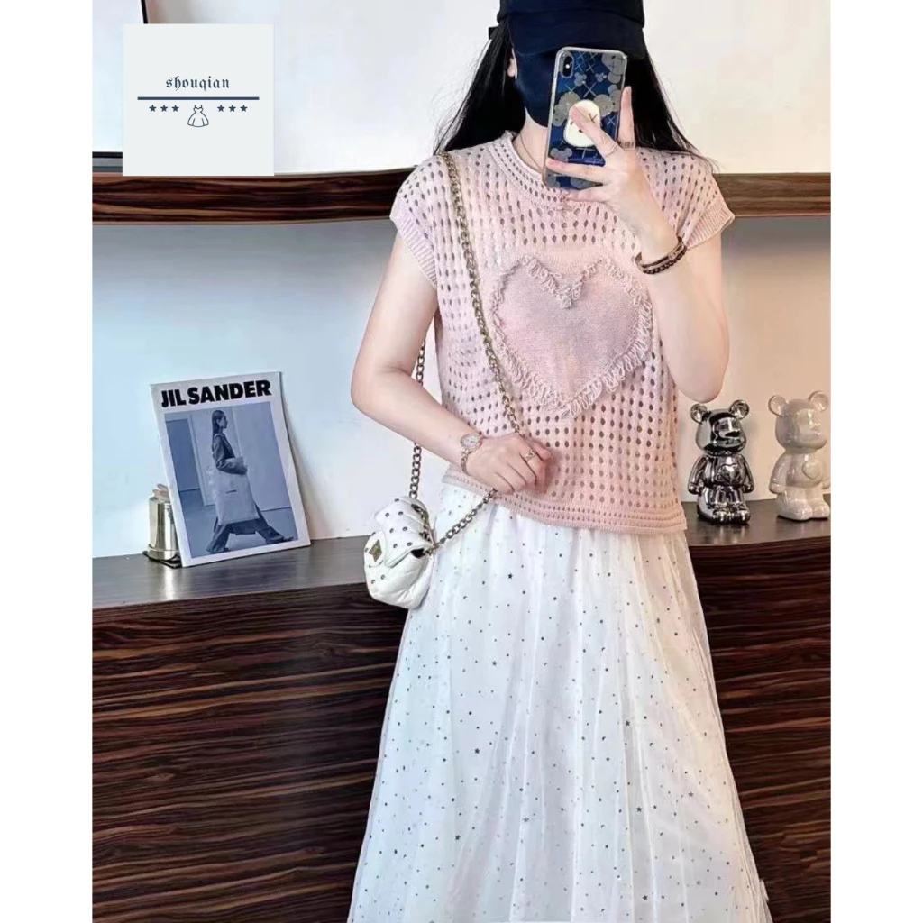พร้อมส่งในไทย** เสื้อยืดไหมพรม แขนกุด มีลายหัวใจด้านหน้า Y112