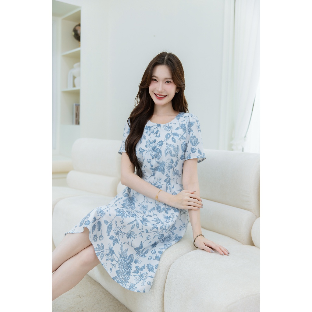 ALERT BRAND เดรสพิมพ์ลายดอก ลายสวยคลาสสิคแบบวาดเส้นdrawing เป็นลายเส้นบนพื้นขาวทูโทน สวยเรียบง่ายมีด