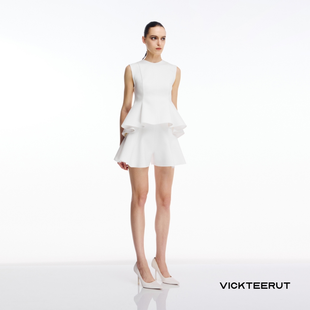 VICKTEERUT Sleeveless Flare Blouse เสื้อแขนกุด ชายบาน