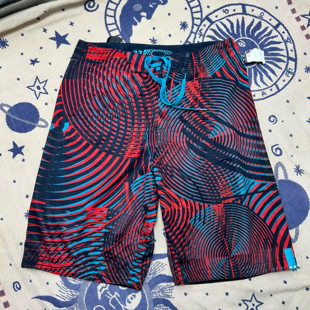 กางเกงขาสั้น 3 ส่วน Oakley ทรงผู้ชาย มีเชือกมัดเอล มีหวี Oakley ที่กระเป๋าหลัง เอว36“ / ยาว23”