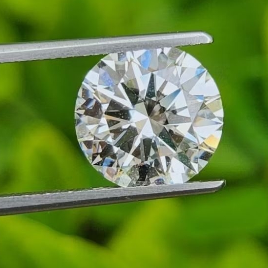 5.55 ct F VVS2 Round Lab Grown Diamond - IGI Certified