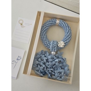 พวงมาลัยโครเชต์ สีเรียบ พร้อมแพคเกตกล่อง