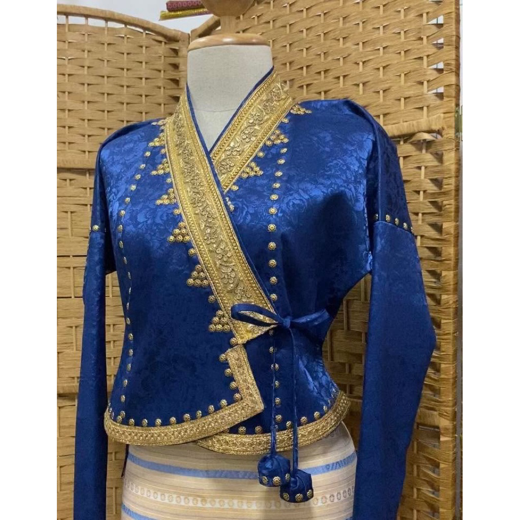 เสื้อไทยลื้อ ผ้าแจ็คการ์ด อัดกาว ( เฉพาะเสื้อ ) 1190฿