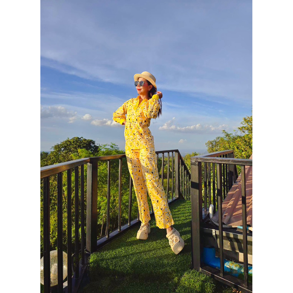 ชุดเซต(Set)เซท 2ชิ้น เสื้อ+กางเกงกล้วยปักทั้งชุด สลับลูกไม้ฉลุ🌞ป้ายWidelia@Real🌞มือสอง🌻