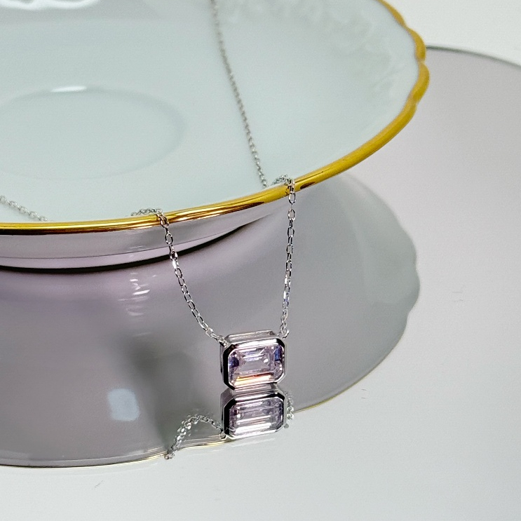 Kioora จี้เพชร CZ ใส่ทำงาน ทรงสี่เหลี่ยม สร้อยคอเงินแท้ ชุบทองคำขาว G03