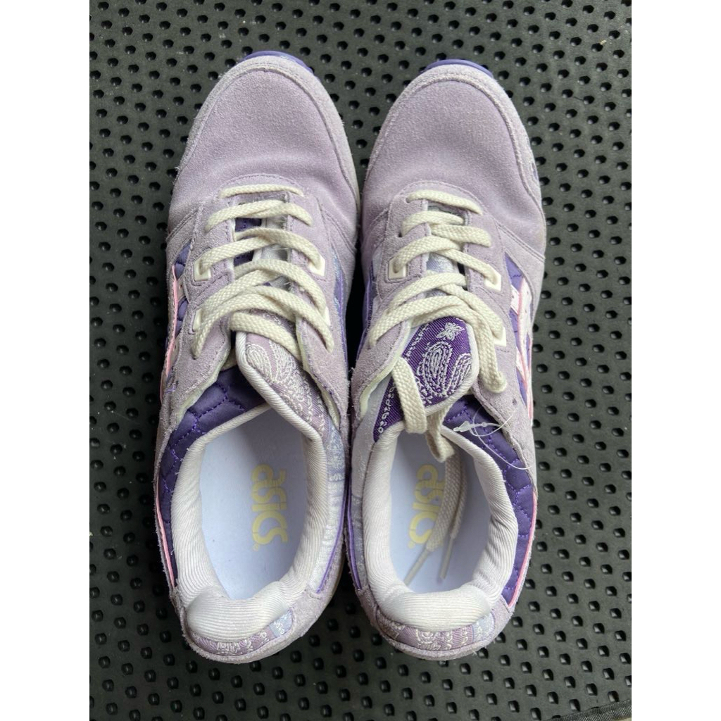 รองเท้า asics มือสอง