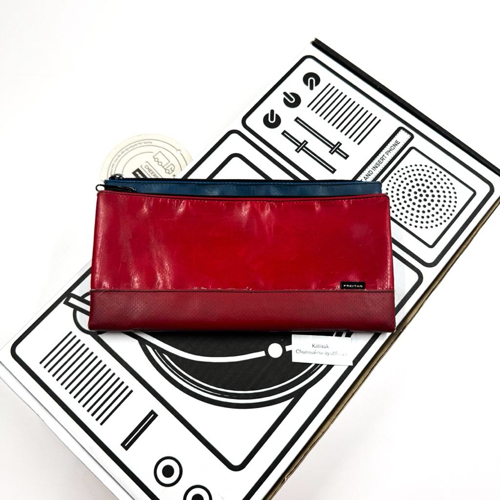 Freitag Masikura ผ้าแดง🔴🔵