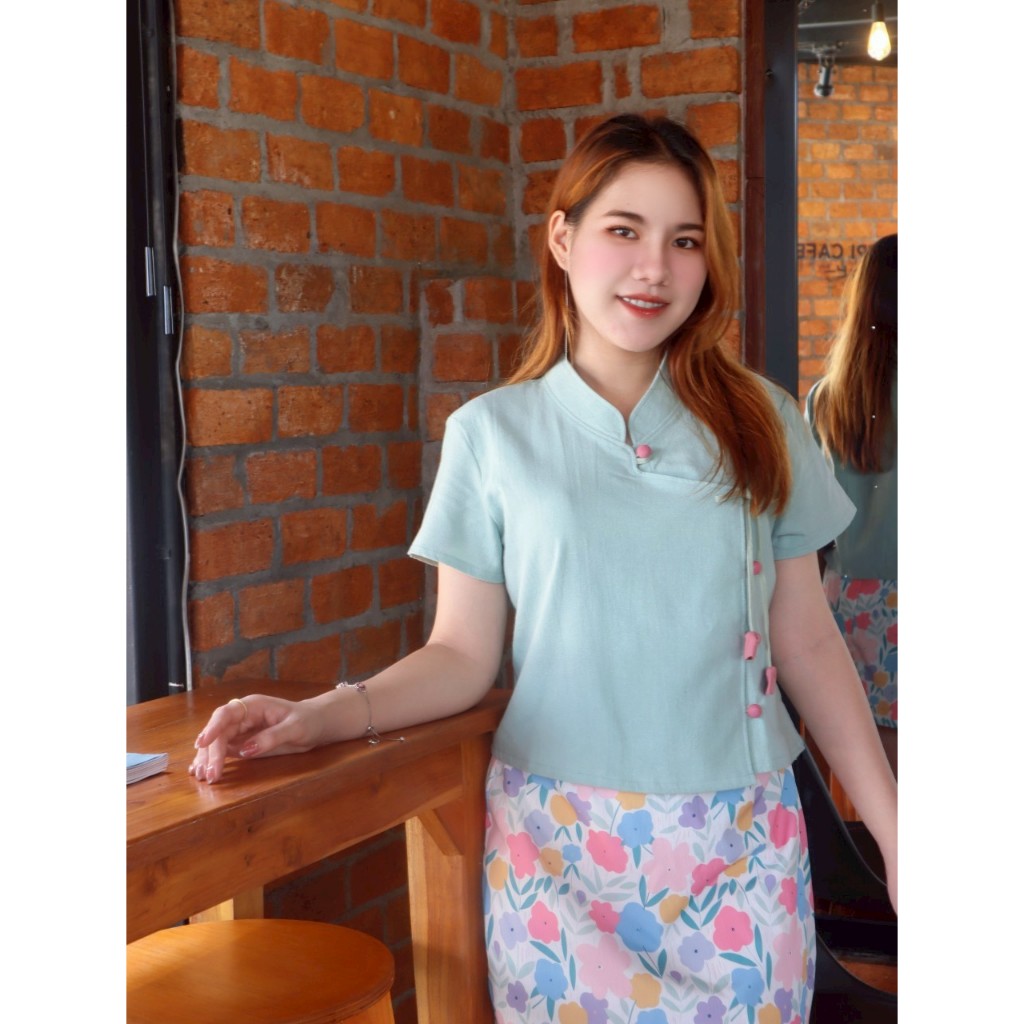 CNX - รุ่นป้ายติดกระดุมดอกทิวลิป เสื้อคอจีนผู้หญิง ใส่เที่ยว ใส่ออกงานบุญ งานบวช ทรงสวย