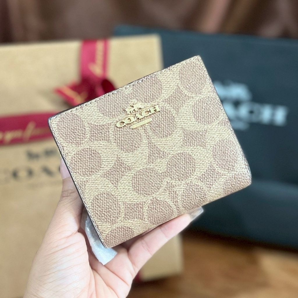 COACH CW789 Coach Snap Wallet In Signature