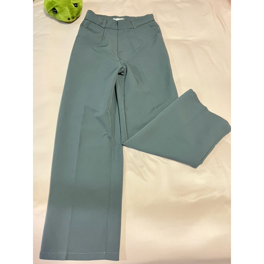 Merry Pants | กางเกงกระบอกกลาง เอวสูง ซิปหน้า มีตะขอ ผ้าไอรีส