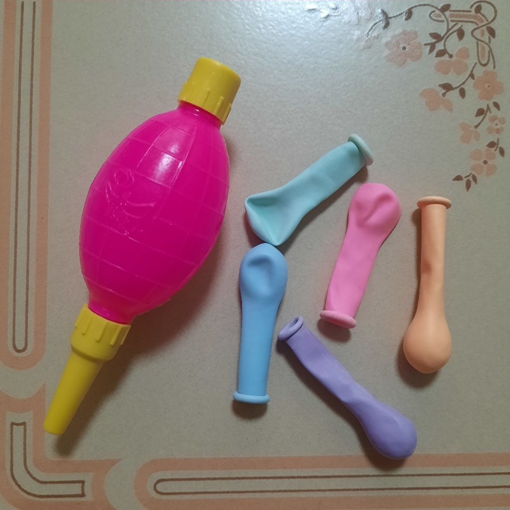 ที่สูบลูกโป่ง ที่เป่าลูกโป่ง ตัวบีบลูกโป่ง ชิ้นละ10บาท แถมลูกโป่งในตัว (1ห่อ) ของเล่นแจกเด็ก ของแจกเด็ก