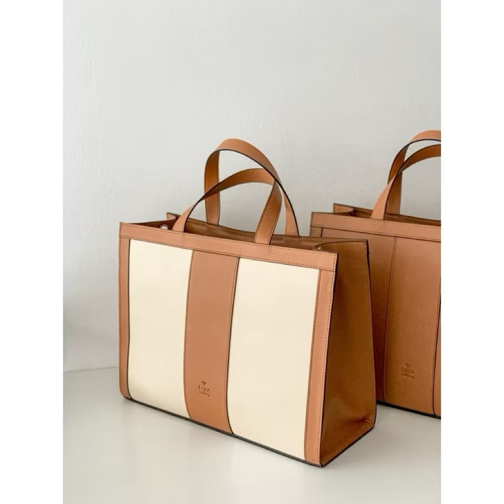 กระเป๋าแบรนด์ Eztra ใส่คอม macbook 13”  EZTRA MAXI KAMILA