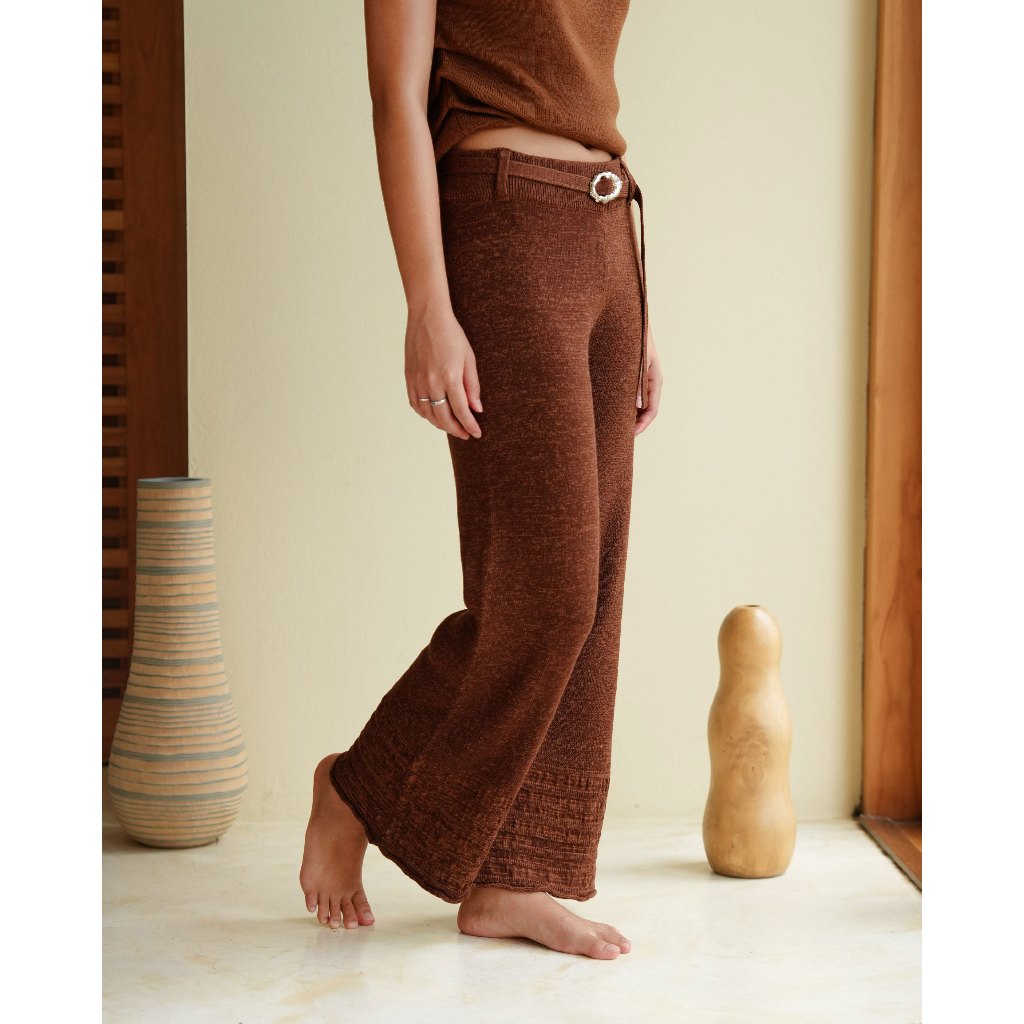 knitCircle - BAY Trousers (2 สี) กางเกงขายาวไหมพรม พร้อมเข็มขัดอะไหล่เงิน ทอผสมเส้นด้ายสองเฉดสี ปลายขาทำลายทอย่น
