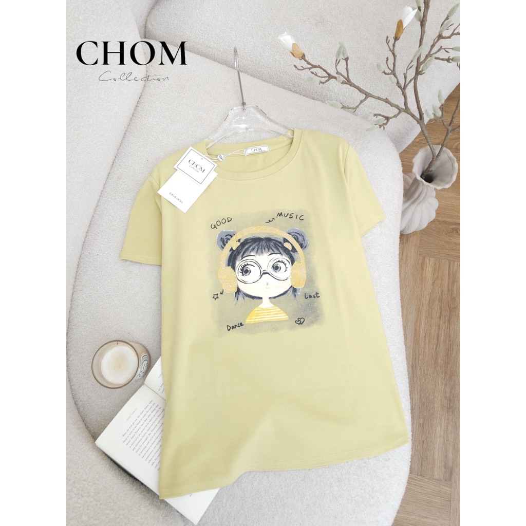 พร้อมส่ง เสื้อยืดป้ายChom เสื้อยืดผู้หญิง อกหน้าผ้า42 ยาว25 ผ้ายืด ผ้ายูนิโคล่ คอกลม แขนสั้น แต่งลายเสื้อด้วยงาน