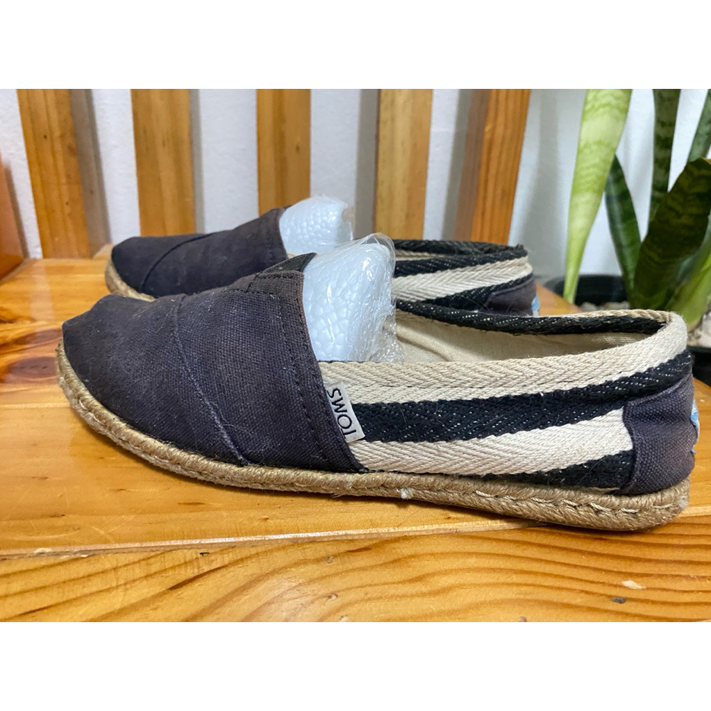 รองเท้าToms มือสอง (ถ่ายจากสินค้าจริง)
