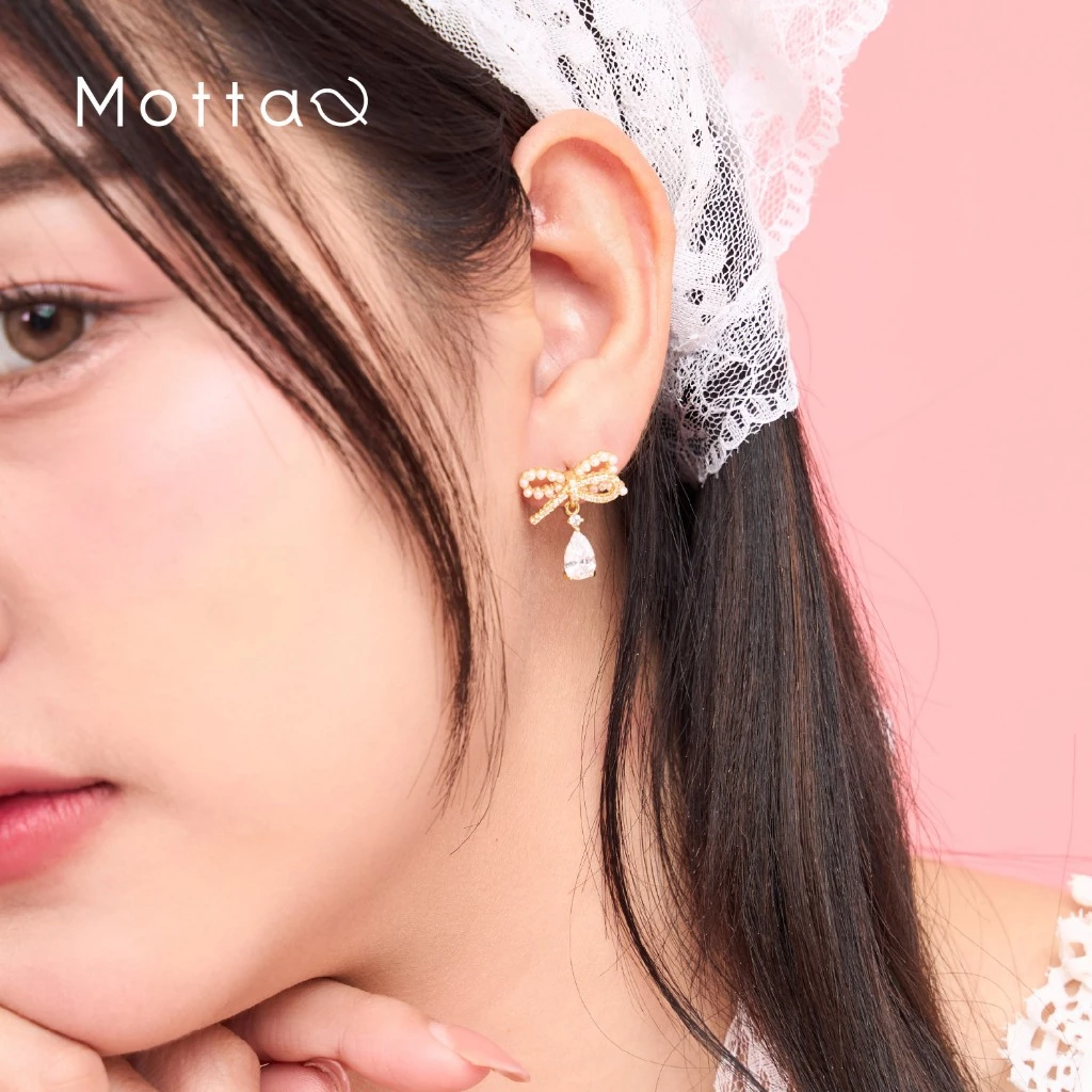 Motta Twist & Pearl ต่างหูแฟชั่น ดีไซน์ตุ้งติ้ง ตกแต่งด้วยไข่มุกหลากดีไซน์ ใส่แล้วน่ารักเกินต้านทุกลุค