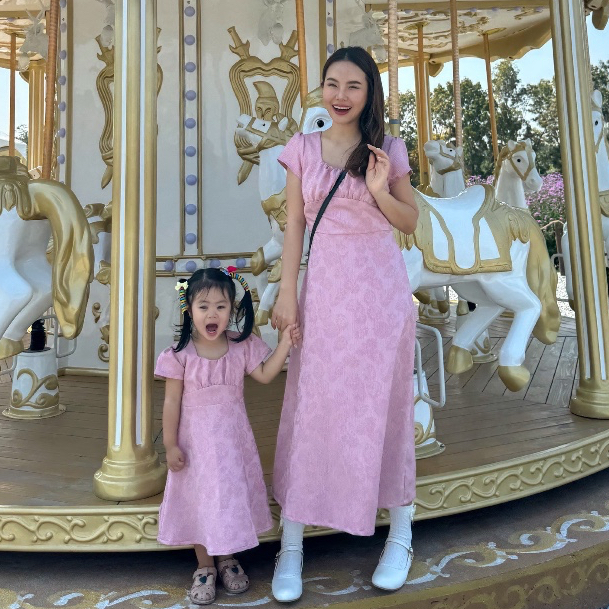 MyWay Brand : Dress - Babe Bowie เดรสออกงาน ชุดเดรสยาว ชุดสีชมพู สีครีม ชุดคู่ออกงานแม่ลูก รูปที่ 2