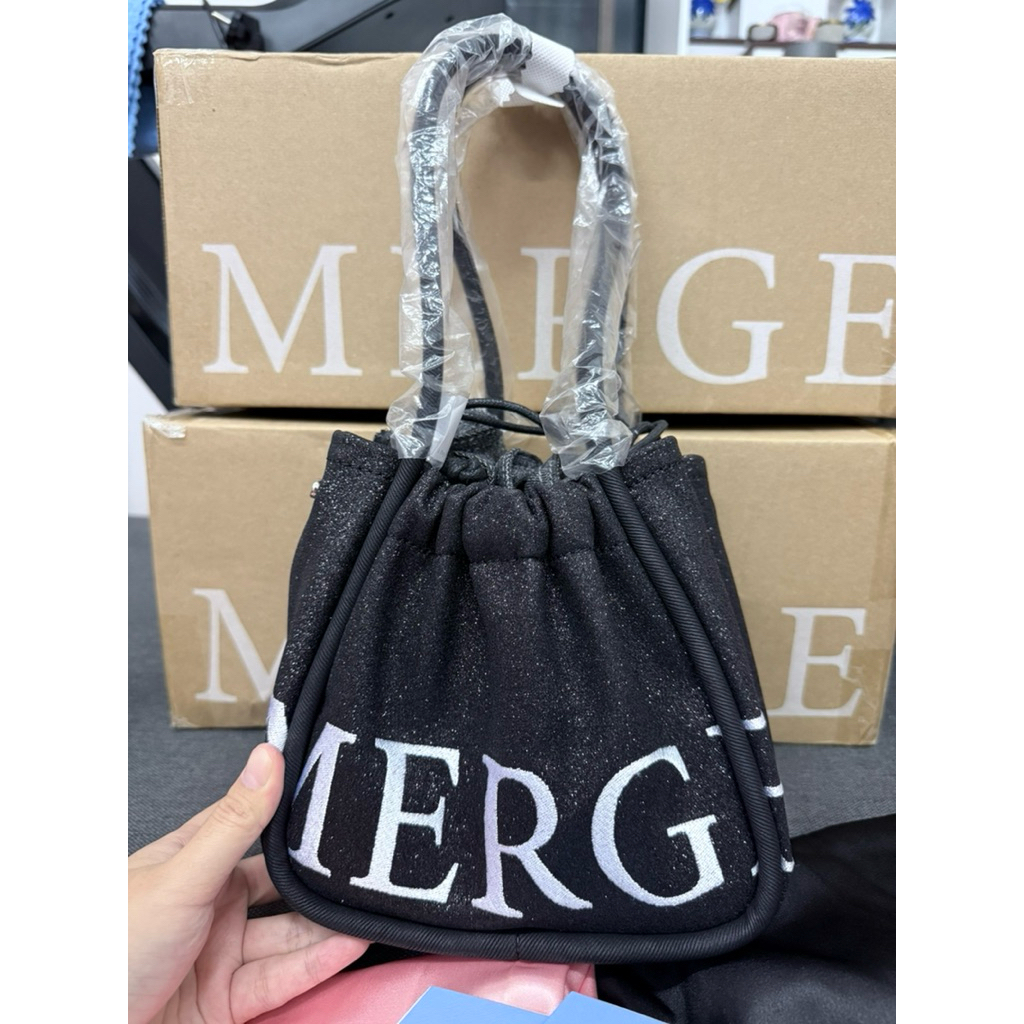 กระเป๋า Merge A Day Bag Mini Glitter (Black Glitter) ของแท้💯