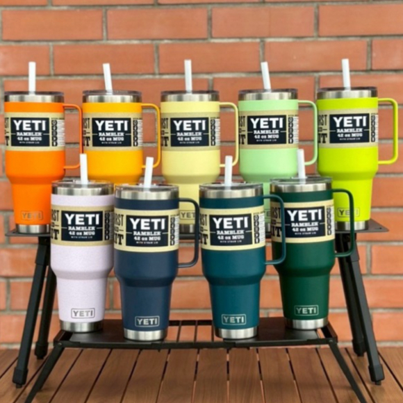 YETI RAMBLER 42OZ MUG WITH STRAW LID แก้วเก็บอุณหภูมิ