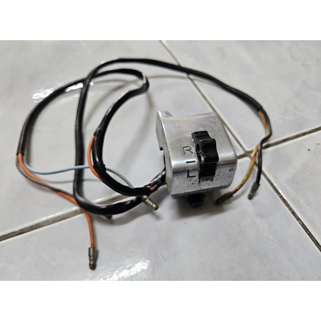 สวิทช์แฮนด์ข้างขวา แท้มือสอง เก่าญี่ปุ่น สวย Honda Benly C92 C95 แฮนด์ปั๊ม
