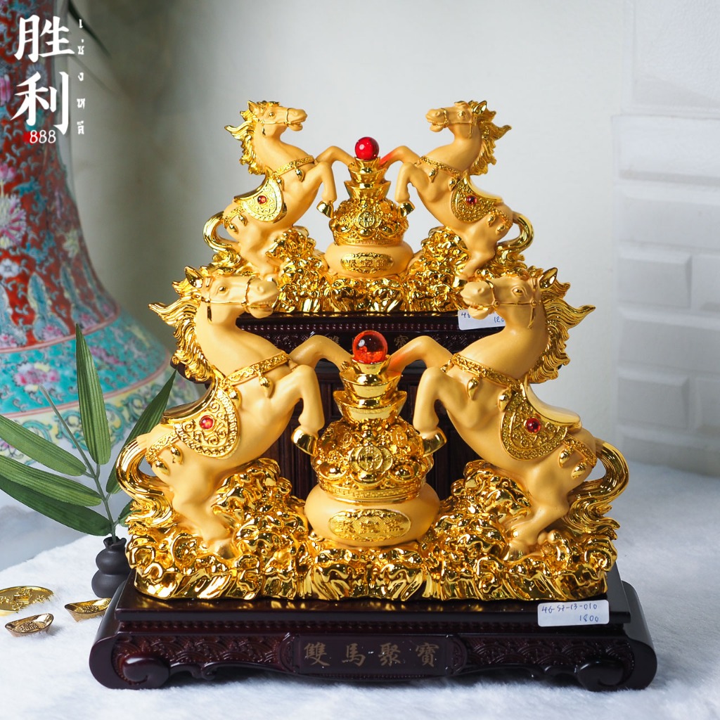 ม้า ม้าทอง ปีมะเมีย 2569 ม้าคู่ ยกขา พร้อมกระถางทองสมบัติ งานเรซิ่นพ่นทรายทอง มีมา 3 ขนาด 9/13/17 นิ้ว