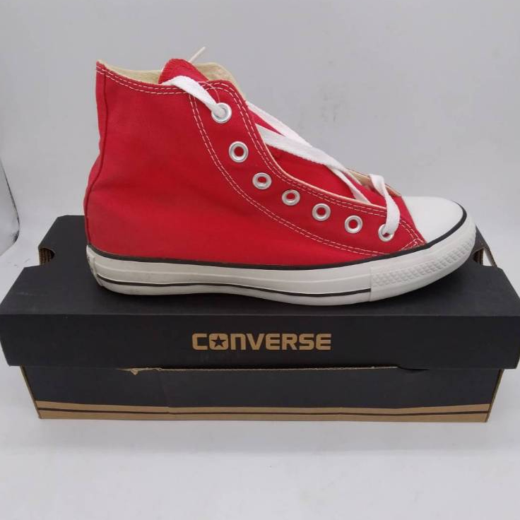 CONVERSEA02: 11100B000RE  สีแดง ราคาป้าย 1,500 ลด 10% เหลือคู่ละ 1,350 บาท