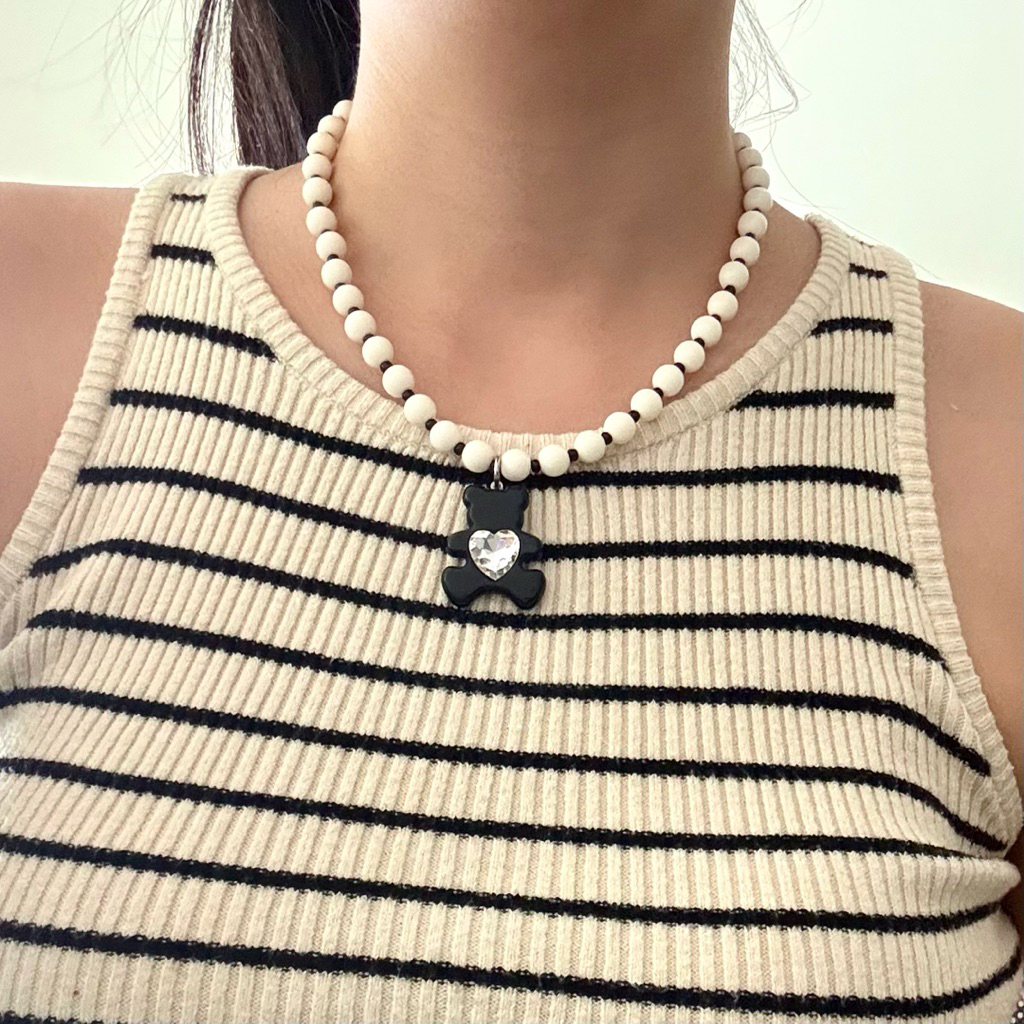 Piing me Necklace | สร้อยคอลูกปัดโทนสีดำพร้อมจี้หมี 🧸