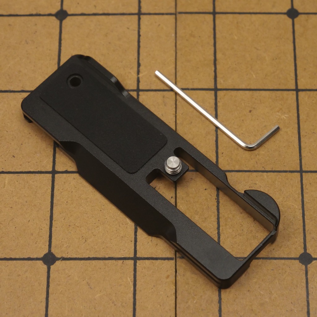 กริปอะลูมิเนียม Sony ZV-1 RX100 1-5 metal plate grip ZV1 ใส่ขากล้อง ถอดแบตเตอรี่ง่าย สต๊อกไทย พร้อมส