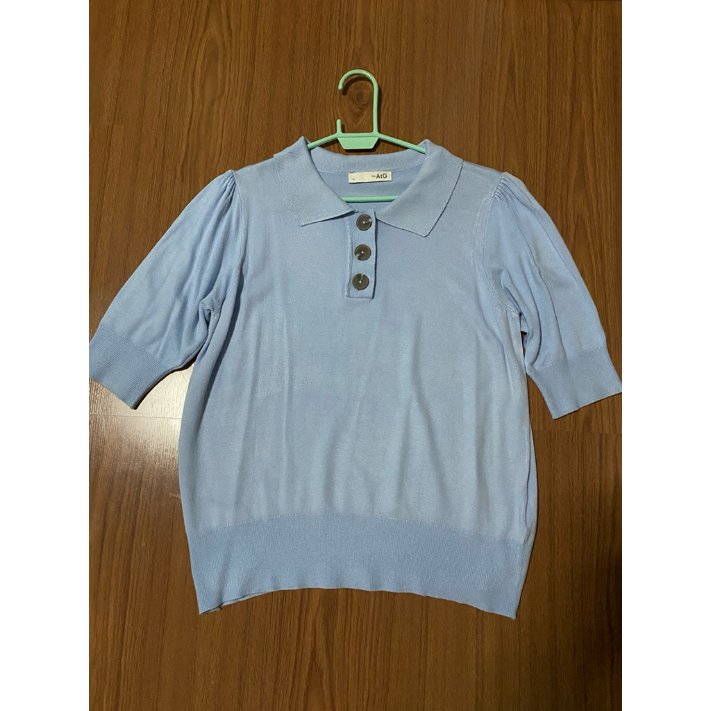 ผ้า knit งานเกาหลี แบรนด์ AtG สีฟ้า คอปก อกก่อนยืด 38 นิ้ว ยาว 24 นิ้ว
