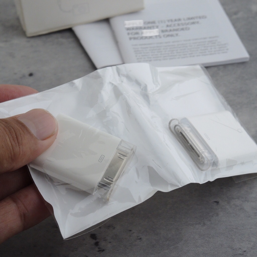 Adapter 30 Pin to USB และ 30 Pin to SD Card (Card Reader) อะแดปเตอร์ 2 ชิ้น สภาพใหม่มาก มีคู่มือและก