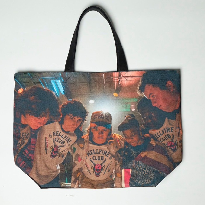 era-won กระเป๋าผ้าแคนวาส มีซิปกลาง  JUMBO TOTE BAG  สกรีน stranger things สี Friends don’t lie ราคา ถูกที่สุด ดีลบีเคเค แกลเลอรีภาพที่ 3