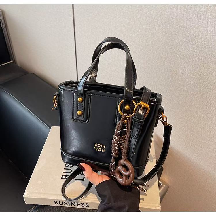 (A197) กระเป๋าถือ กระเป๋าสะพาย หนังมันเงา งานสวย